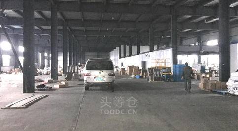 青浦华新多层库出租 层高4.5米 104地块 有产证 可托管 适合金属设备服装等