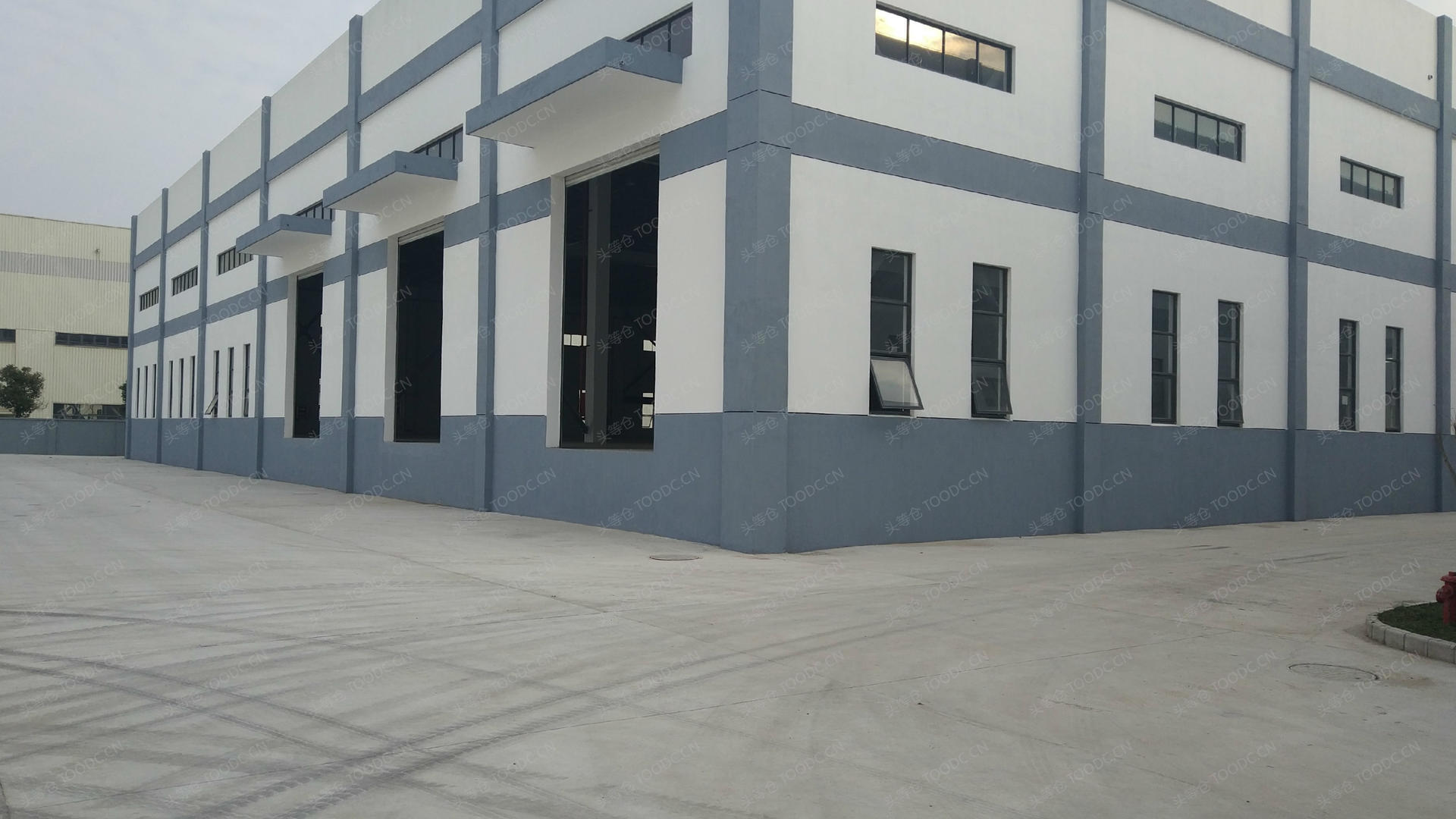 昆山锦溪单层仓库出租 可分割 带消防喷淋 带月台 层高11.2米 有产证 适合仓储等_苏州昆山锦溪仓库厂房出租