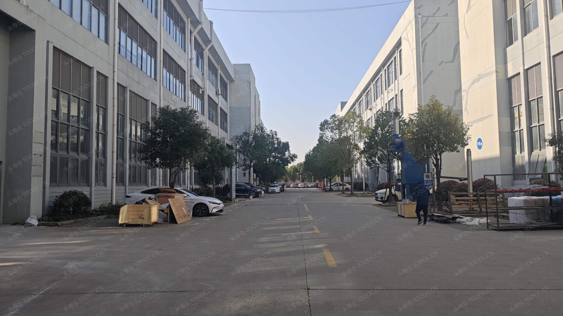 奉贤南桥多层仓库出租 可分割 层高4.2米 原房东 104地块 有产证 配套办公室 适合仓储等_上海奉贤南桥仓库厂房出租