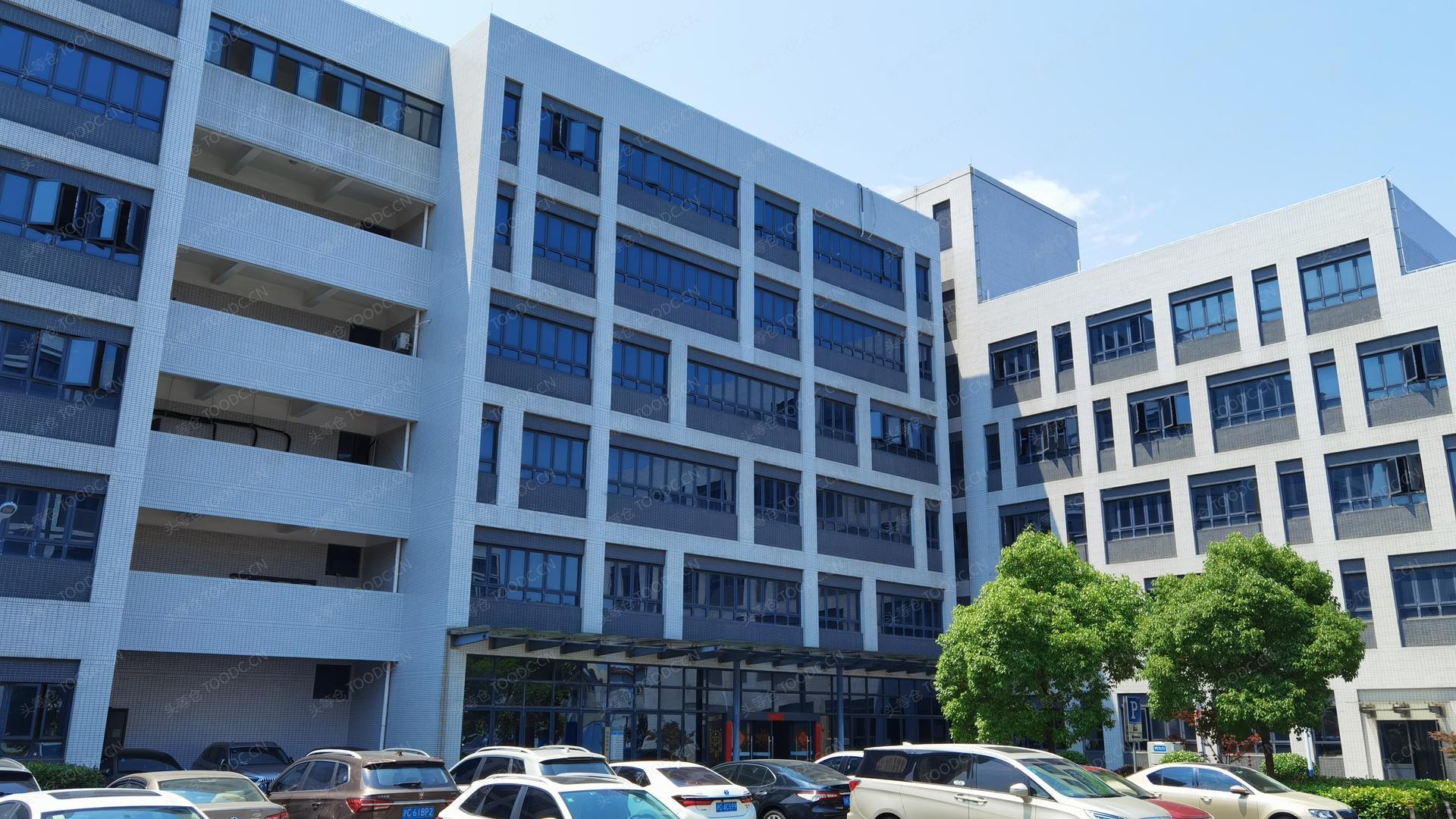 嘉定外冈多层厂房出租 租期灵活 可分割 层高4.2米 原房东 104地块 有产证 适合金属设备加工等_上海嘉定外冈仓库厂房出租
