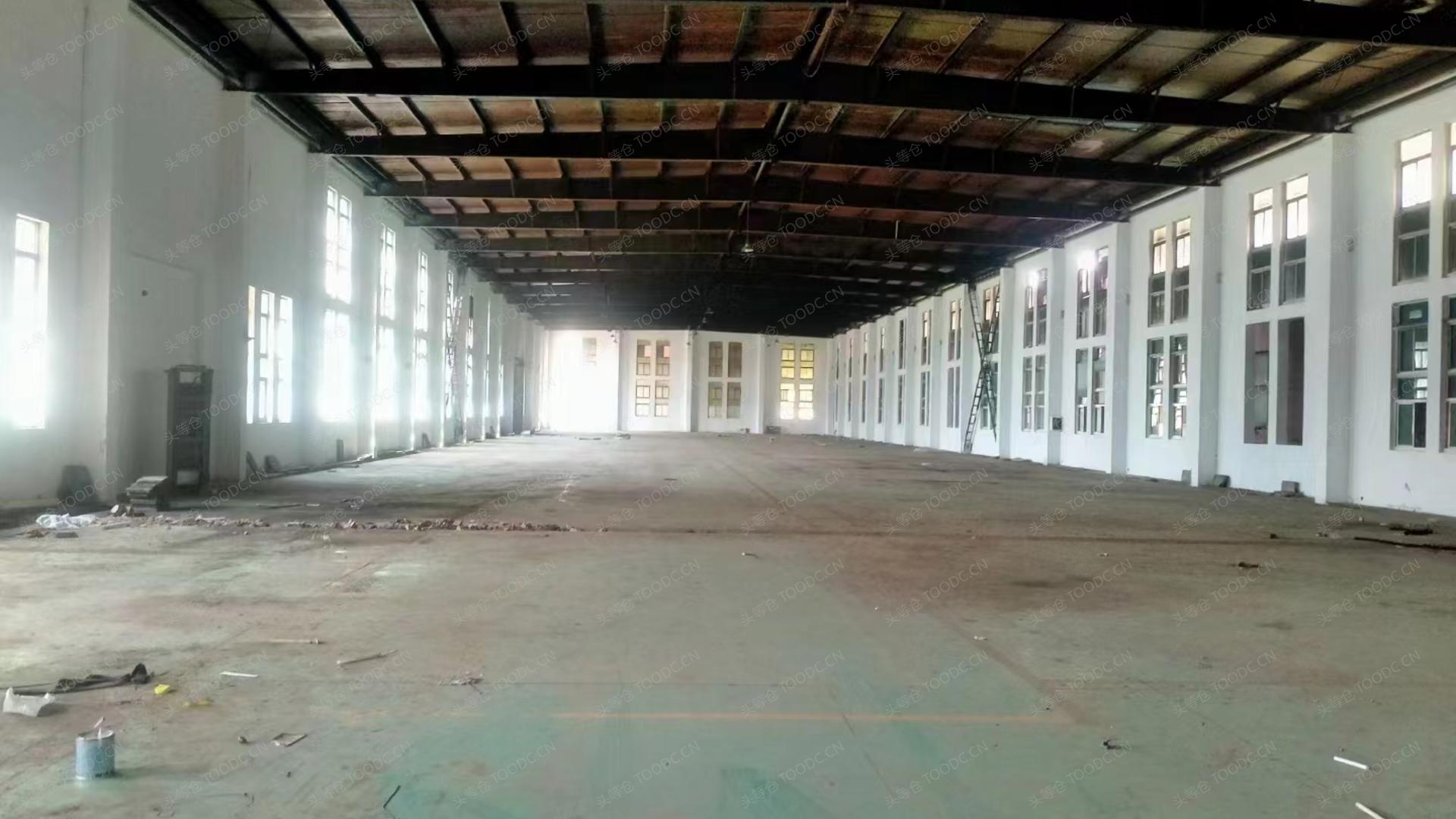 吴江七都单层厂房出租 层高11.3米 有产证 配套办公室宿舍食堂 可托管 适合金属设备加工等_苏州吴江七都仓库厂房出租