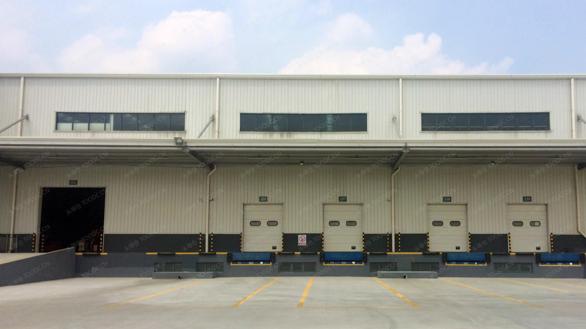 青浦徐泾单层仓库出租 带消防喷淋 带月台 层高10.5米 原房东 104地块 有产证 适合仓储快递快运城市配送等_上海青浦徐泾仓库厂房出租