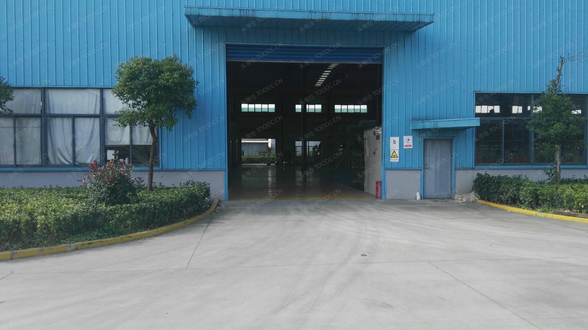宝山罗店单层厂房出租 带消防喷淋 层高15米 原房东 104地块 有产证 可托管 适合塑胶塑料金属设备等_上海宝山罗店仓库厂房出租