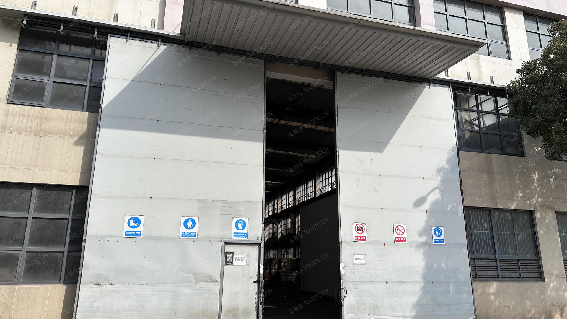 浦东临港新城单层仓库出租 带消防喷淋 层高12米 原房东 104地块 有产证 配套办公室 适合金属设备医疗器械等_上海浦东临港新城仓库厂房出租