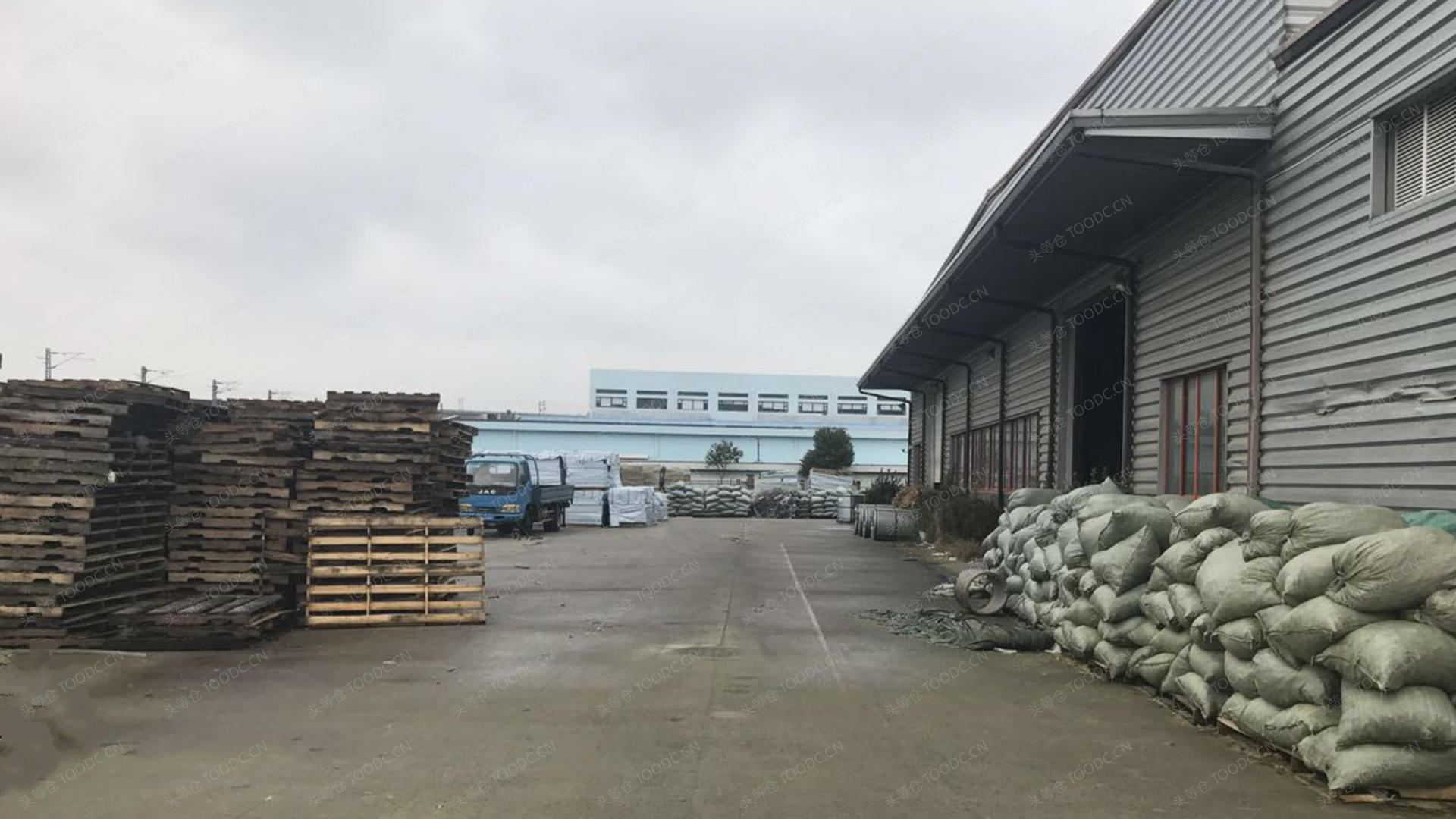 松江新桥单层厂房出租 可分割 层高9米 104地块 有产证 配套办公室 适合设备加工仓储等_上海松江新桥仓库厂房出租