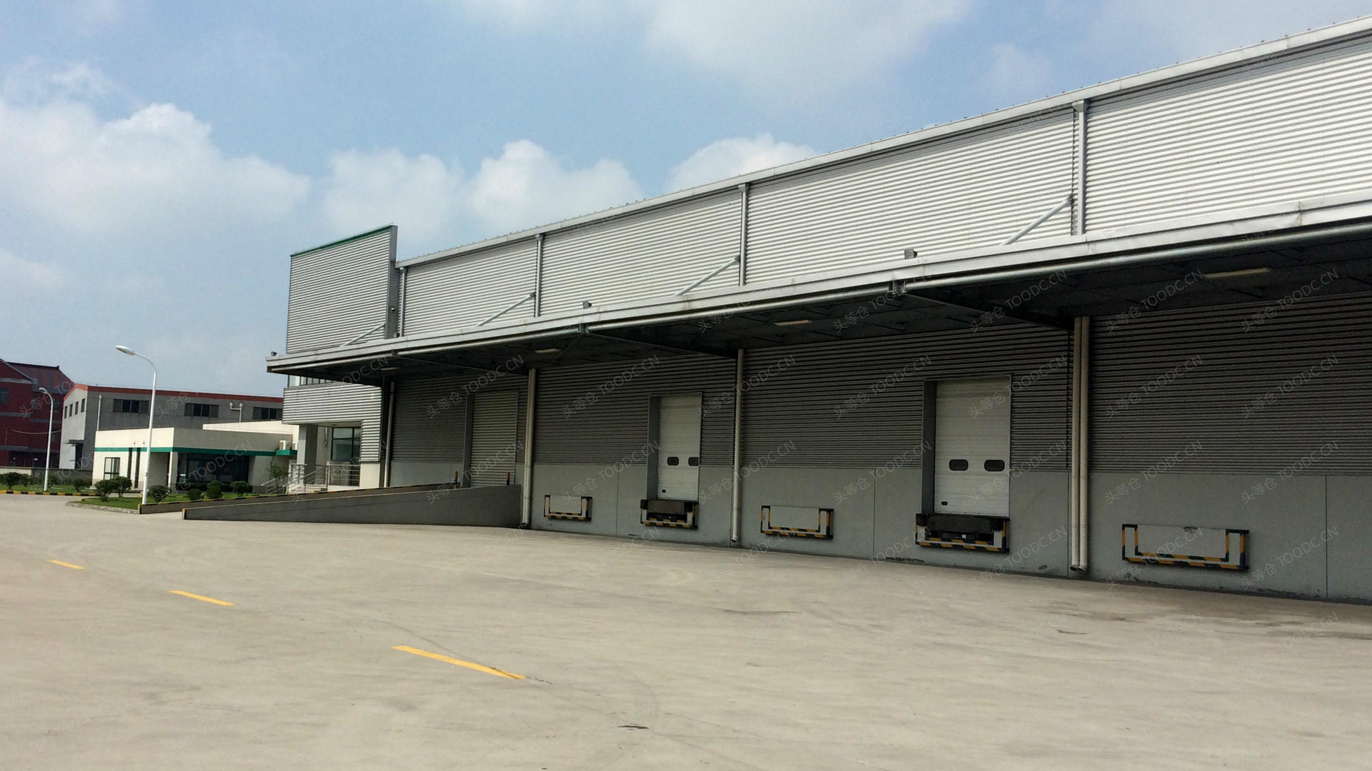 黄陂横店单层仓库出租可分割带消防喷淋带月台层高105米原房东有产证