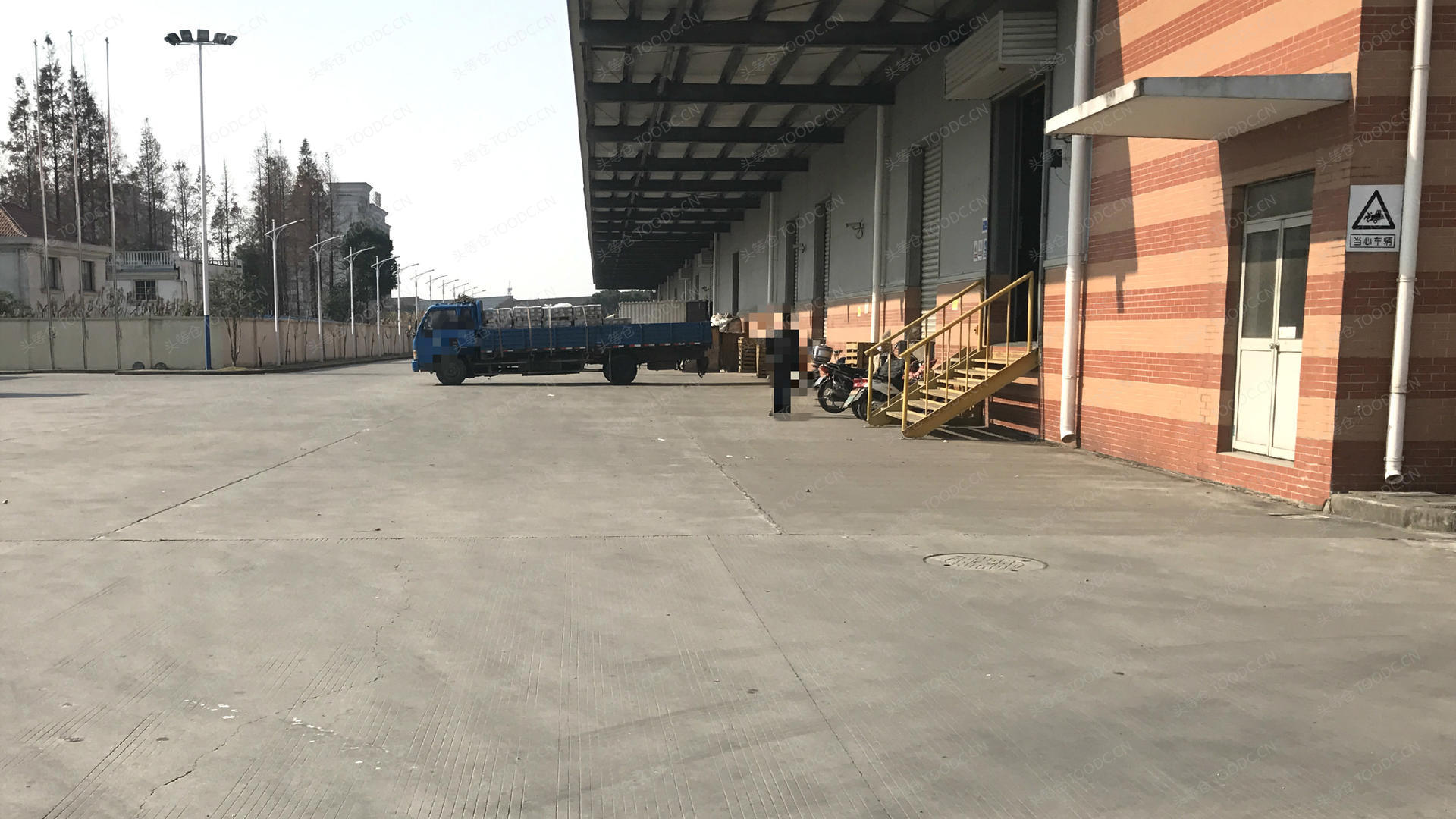 青浦香花桥单层仓库出租 带消防喷淋 带月台 层高11米 原房东 104地块 有产证 配套办公室 适合仓储快递快运城市配送等_上海青浦香花桥仓库厂房出租