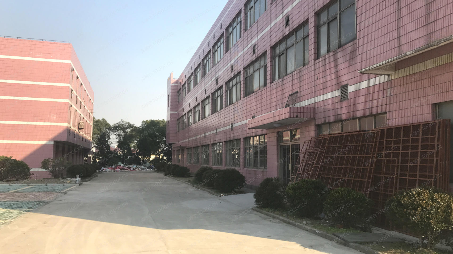 青浦华新多层仓库出租 可分割 层高3.5米 有产证 配套办公室 可托管 适合加工仓储等_上海青浦华新仓库厂房出租