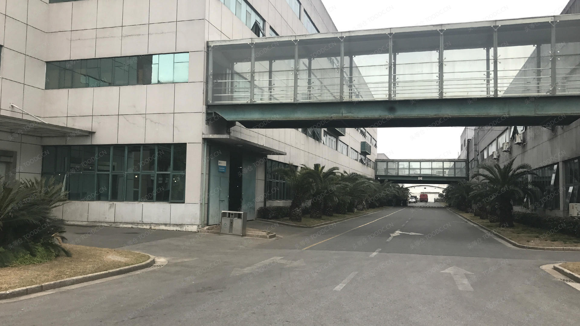 松江新桥多层仓库厂房出租 可分割 带消防喷淋 层高7.9米 原房东 104地块 有产证 配套宿舍办公室 适合加工仓储等_上海松江新桥仓库厂房出租