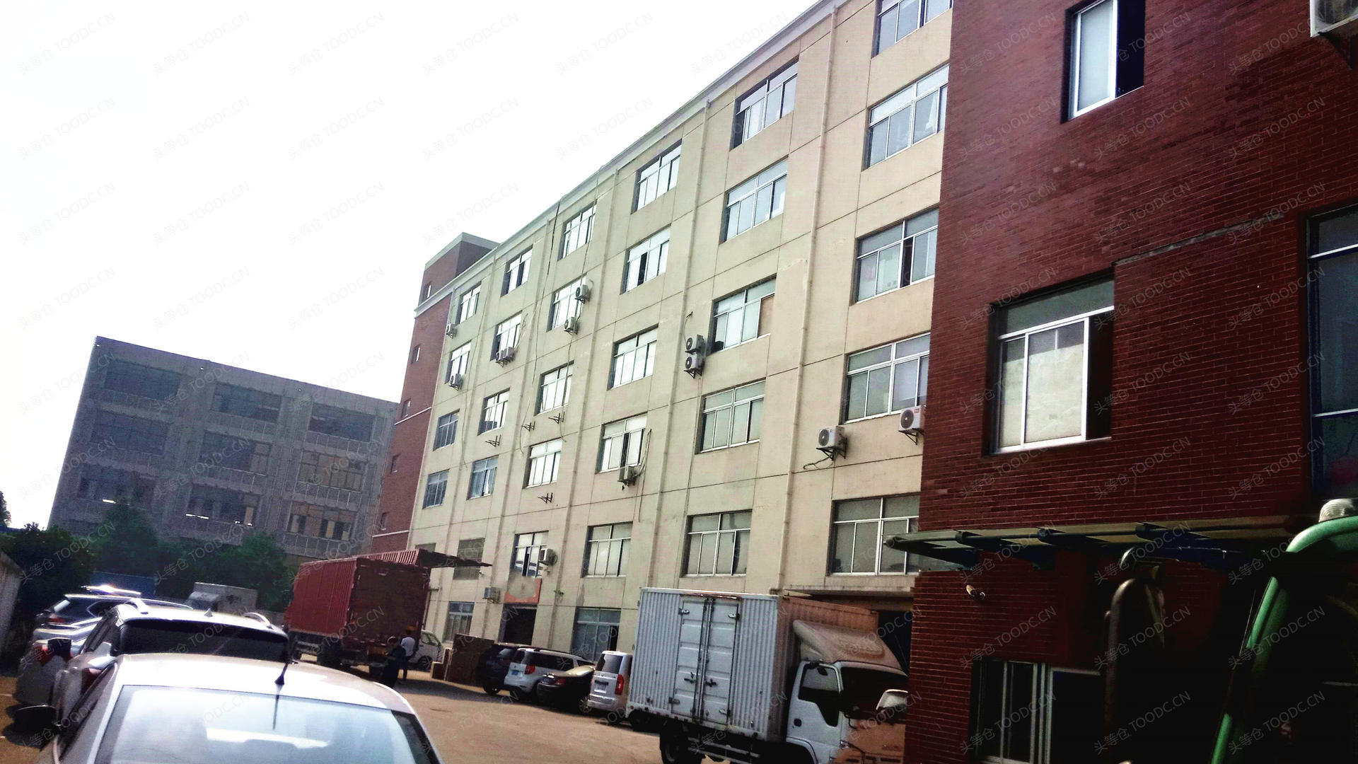 松江新桥多层仓库出租 层高3.5米 原房东 104地块 有产证 配套办公室 可托管 适合塑胶塑料服装加工等_上海松江新桥仓库厂房出租