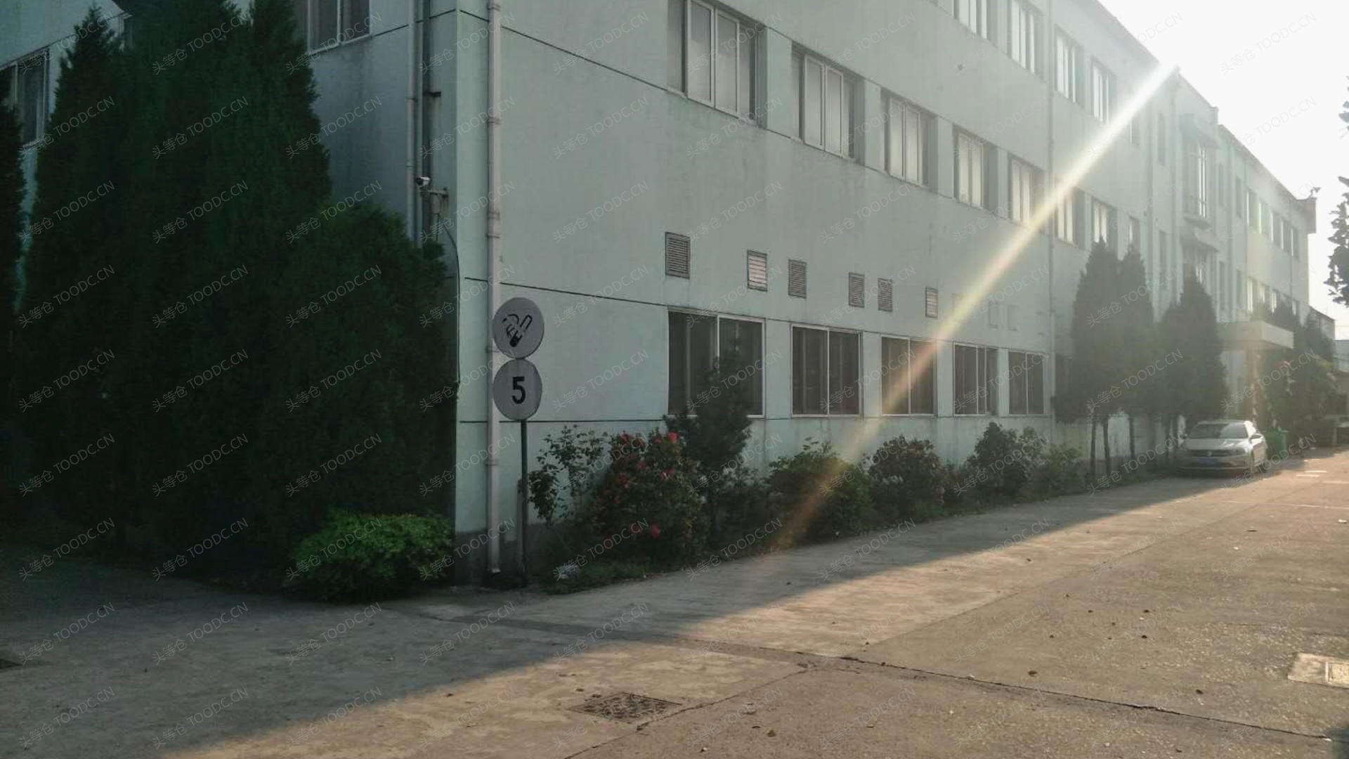 松江佘山多层商业楼出租 层高3.5米 原房东 有产证 配套办公室 适合快递快运仓储等_上海松江佘山仓库厂房出租