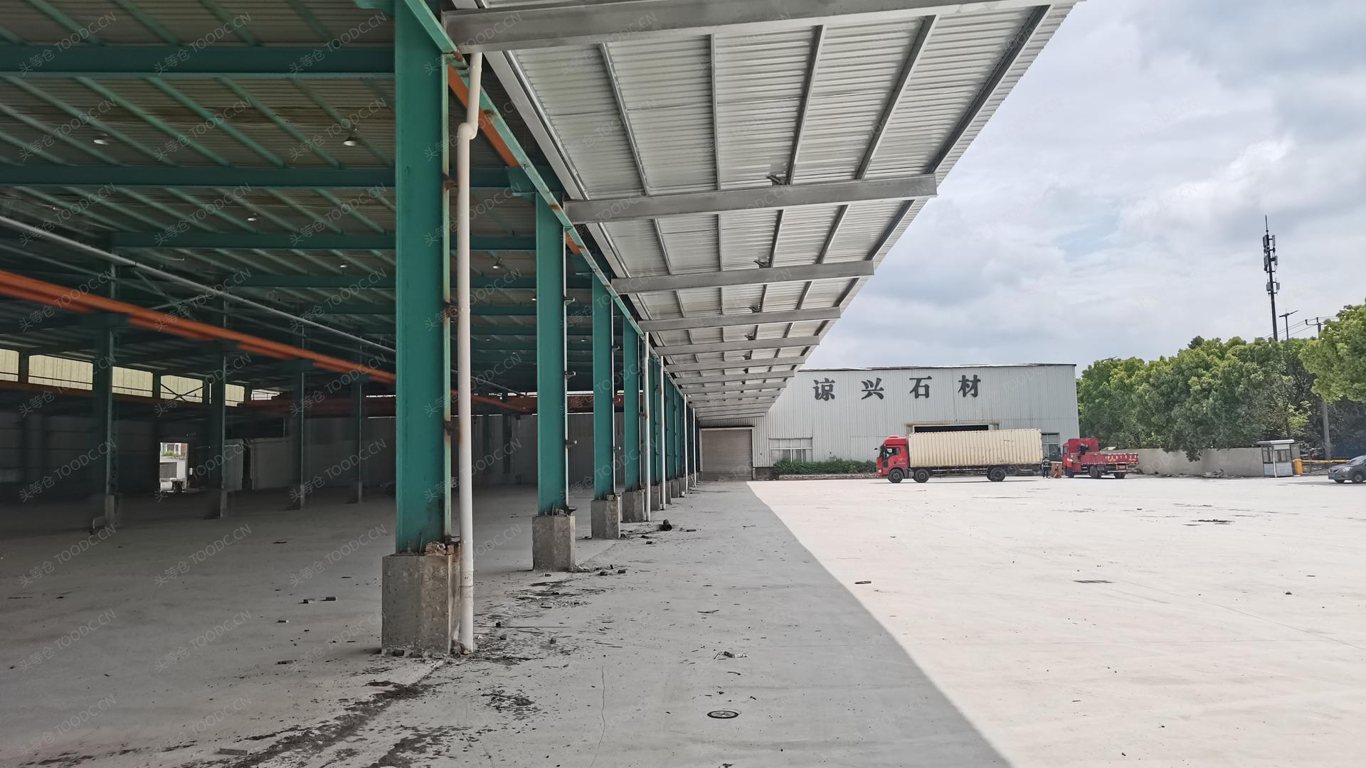 青浦华新单层厂房出租 有行车 层高8.2米 原房东 有产证 配套办公室 适合仓储快递快运城市配送等_上海青浦华新仓库厂房出租