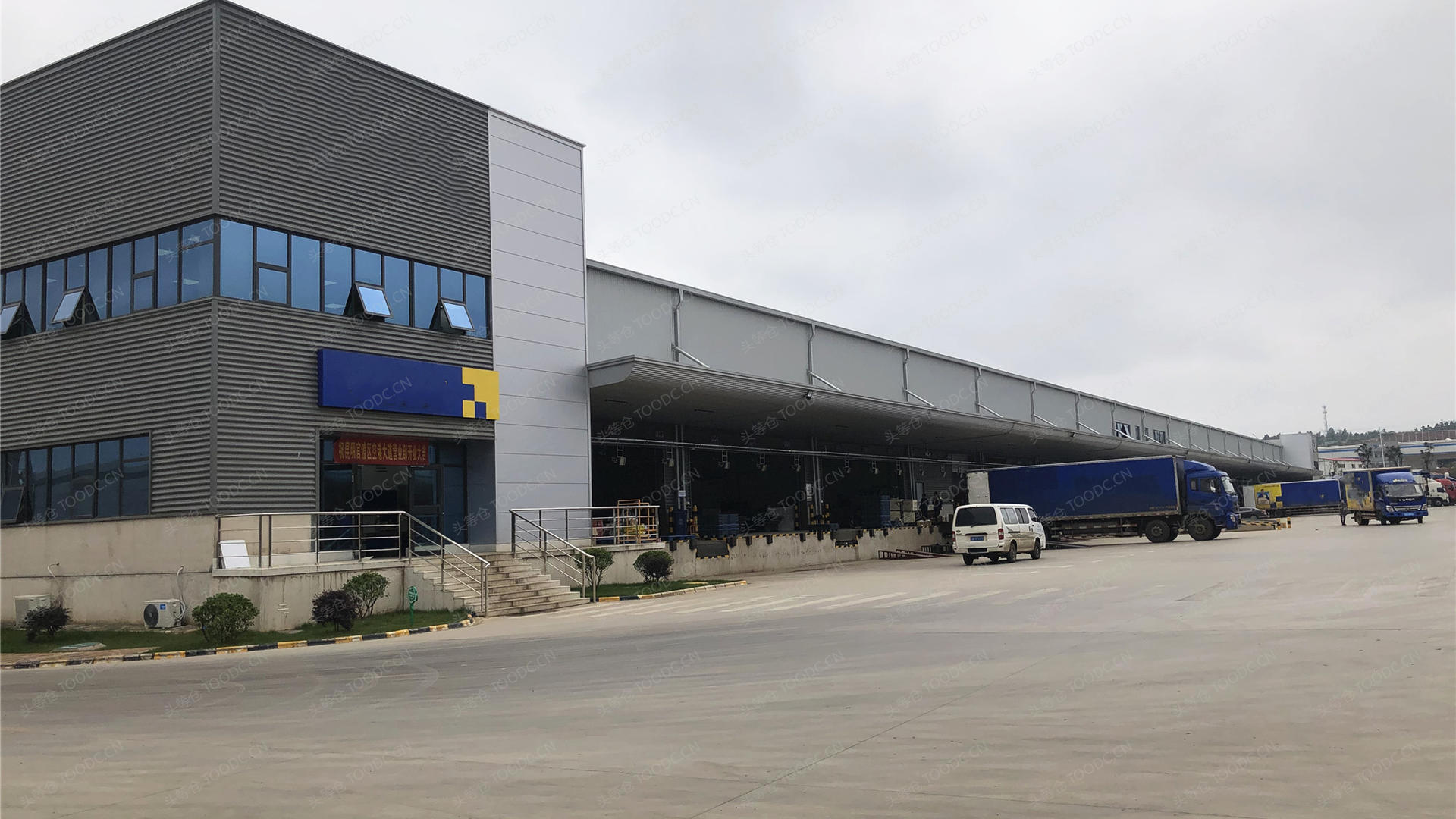 官渡大板桥街道单层仓库出租 可分割 带消防喷淋 带月台 层高9米 原房东 有产证 配套办公室宿舍食堂 适合加工仓储快递快运等_昆明官渡大板桥街道仓库厂房出租