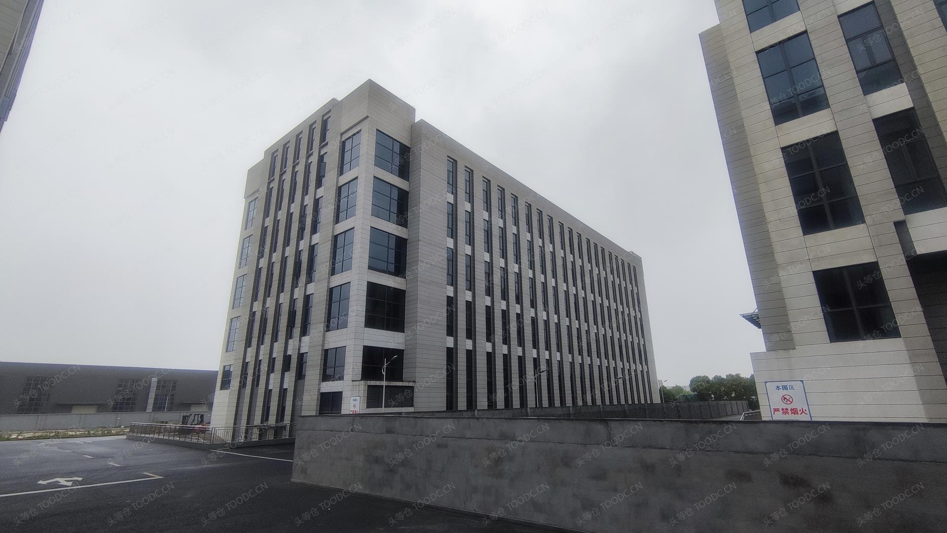 松江石湖荡多层厂房出租 带消防喷淋 层高6.5米 独门独院 原房东 104地块 有产证 配套办公室 适合设备服装医疗器械等_上海松江石湖荡仓库厂房出租