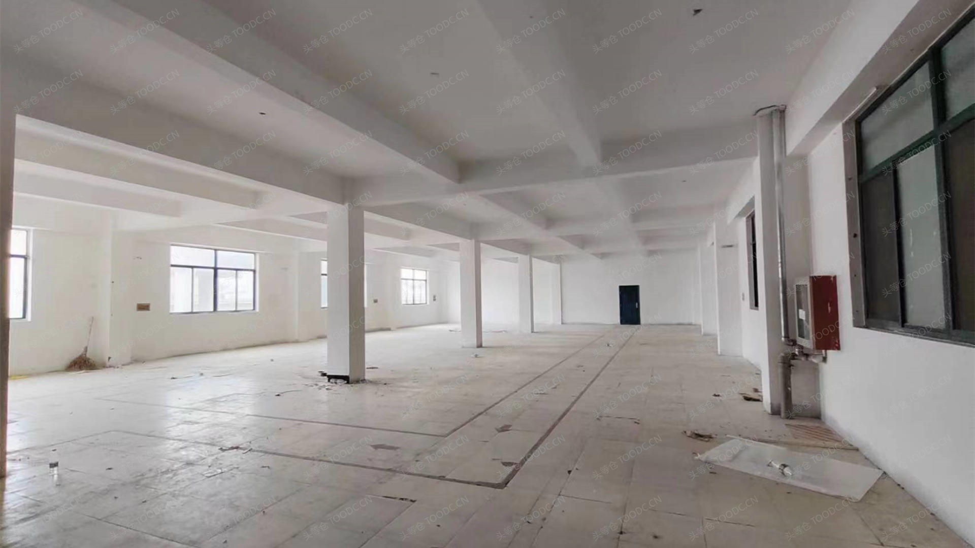 闵行莘庄多层仓库出租 层高5米 独门独院 原房东 有产证 配套办公室 适合仓储快递快运等_上海闵行莘庄仓库厂房出租